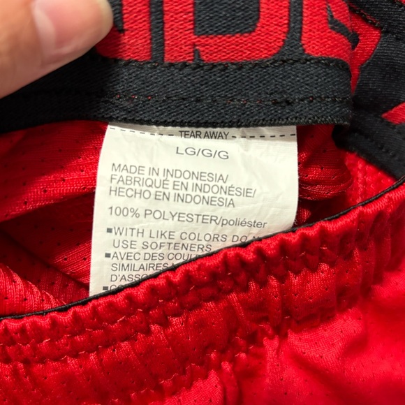 Men’s size large athletic shorts; red under armour - Picture 4 of 4